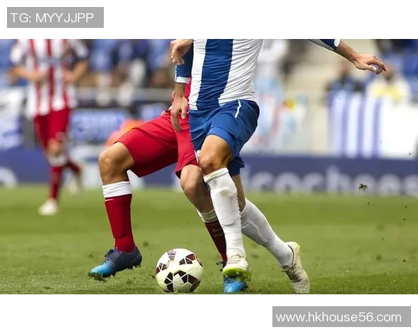 穿上足球明星同款长裤体验赛场风范与时尚魅力的完美结合